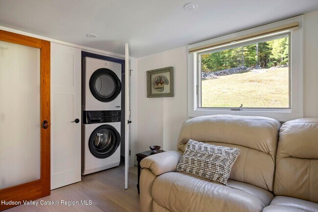 Building Photo - 114 Chase Rd