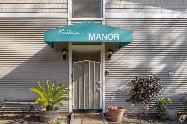 Primary Photo - Midtown Manor Rooming House