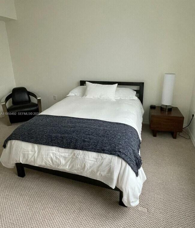 Building Photo - 950 Brickell Bay Dr