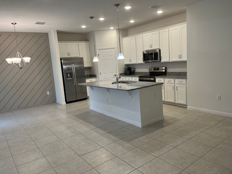 Building Photo - 1658 Blue Lagoon Cir