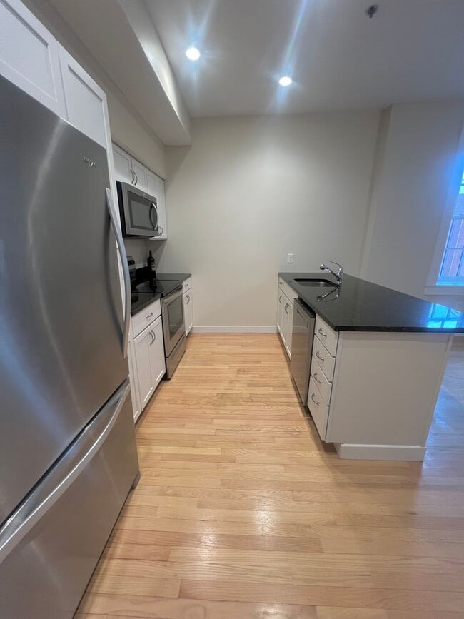 Building Photo - Putnam Hotel – $1,999 – 1 Bedroom/1 Bathroom, 690 SQ.FT. – UTILITIES INCLUDED, Available Immediately