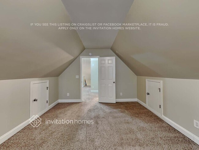 Building Photo - 490 Roland Manor Dr