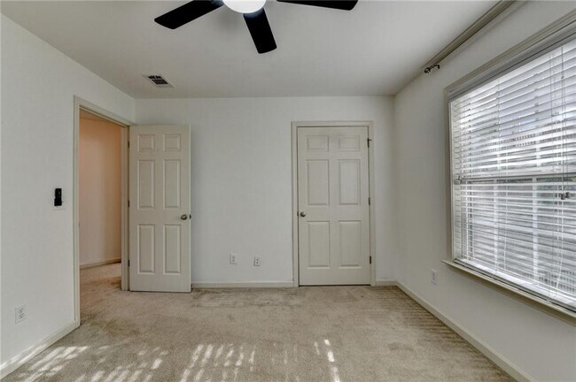 Building Photo - 3335 Castleberry Village Cir