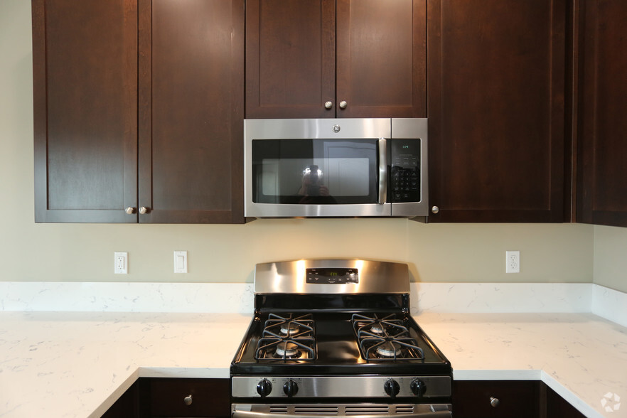 2BR, 2BA-Kitchen - Mira Sol Gardens Rental Homes