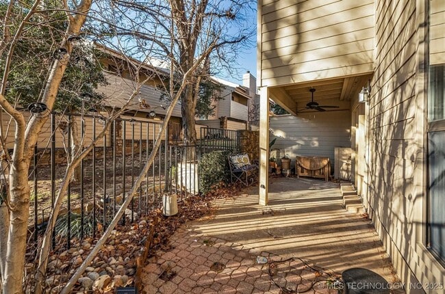 Building Photo - Gorgeous Condo in The Gated Community of The Timbers!