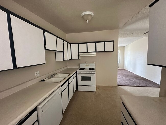 Building Photo - Modern 2-Bedroom Apartment with Garage – Convenient Living!