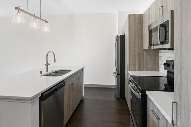 Building Photo - 2420 E Capitol Dr