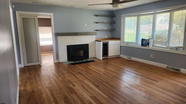 Building Photo - 135 E Revere Ave