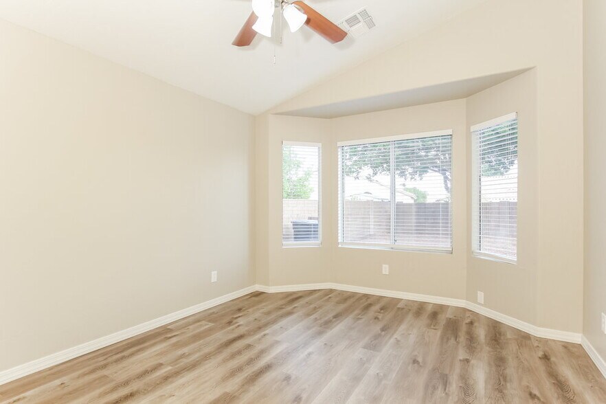 Building Photo - 8413 W Bluefield Ave