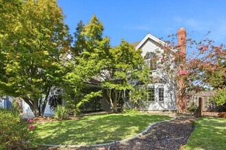 Building Photo - 749 Glenborough Dr