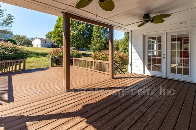 Building Photo - 1817 Sedgewick Dr