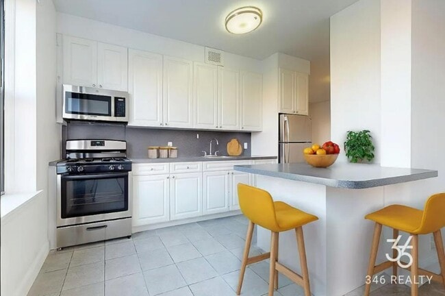 Building Photo - 596 Edgecombe Ave