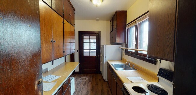 Building Photo - Bassett &amp; Wash, LLC 515 WW