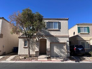 Building Photo - 3 bed house with new laminate flooring and...