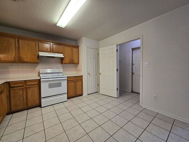 Building Photo - 3906 Hitchrock Dr