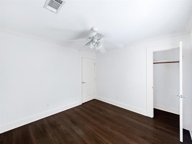 Building Photo - 2415 Durwood St