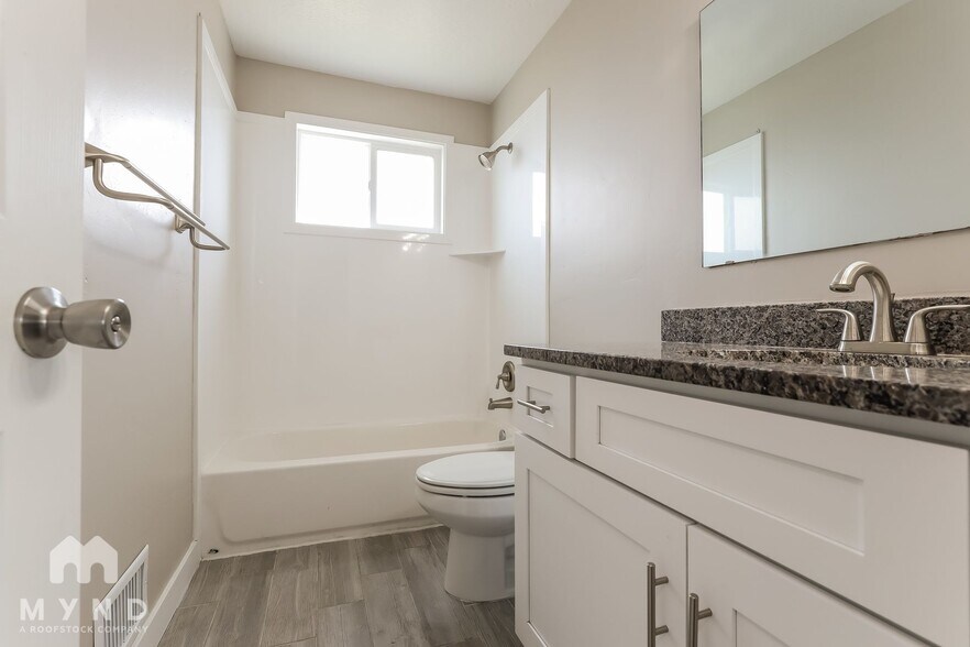Building Photo - 4943 S Farah Dr