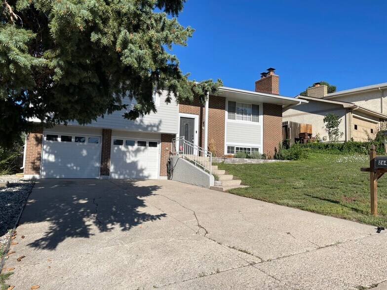 Building Photo - 2640 Villa Loma Dr