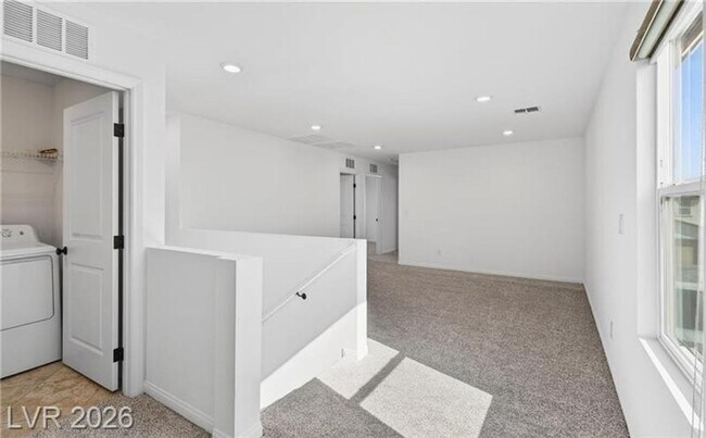 Building Photo - Gorgeous , 5 bedroom /3 Bath  with huge backyard finished with pavers! Great location!