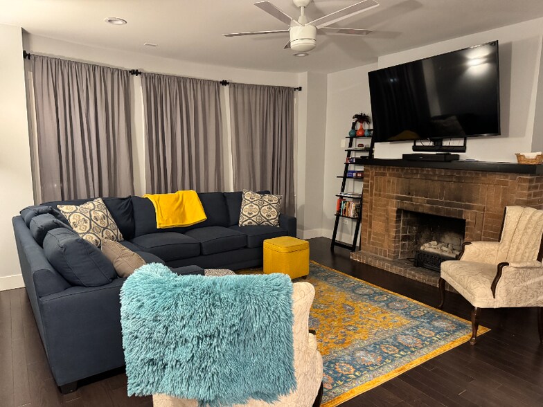 Primary Photo - 3526 Lake St