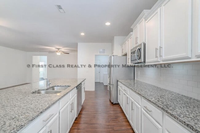 Building Photo - 46 S Great White Way