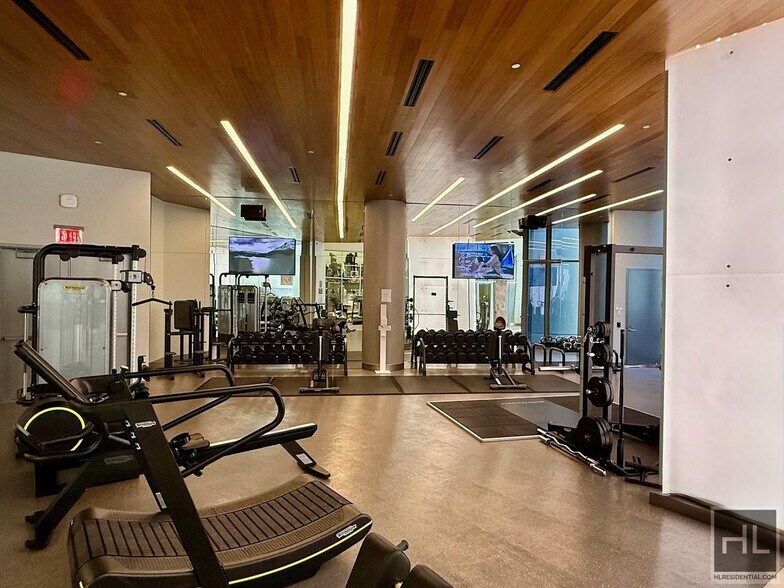 Building Photo - NO FEE ONE BEDROOM IN THE LUXURY SUMMIT NYC
