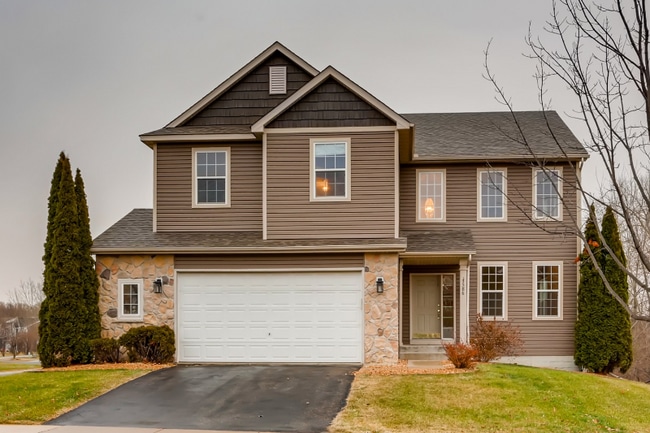 Building Photo - 7586 Inland Ln N