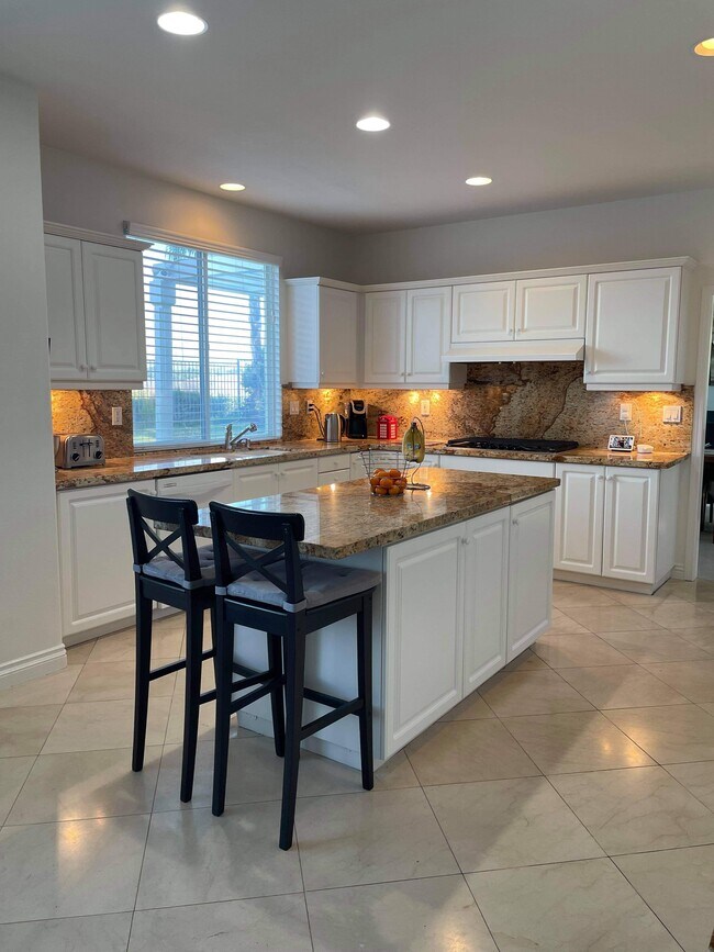 Building Photo - 31 Ledgewood Dr