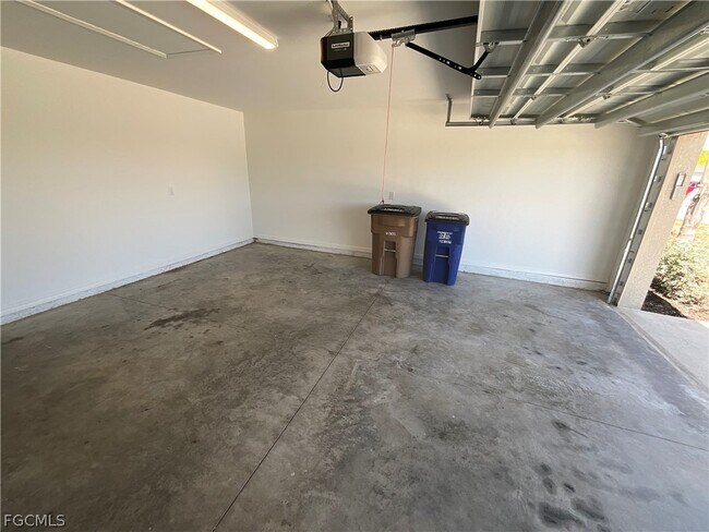 Building Photo - 3905 Treasure Oak Wy