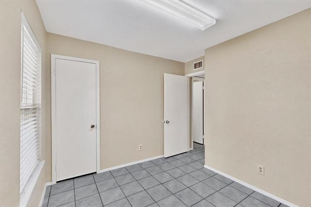 Building Photo - 2426 Sutton Dr