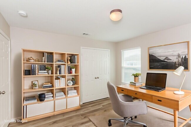 Building Photo - 413 Emerald Creek Dr