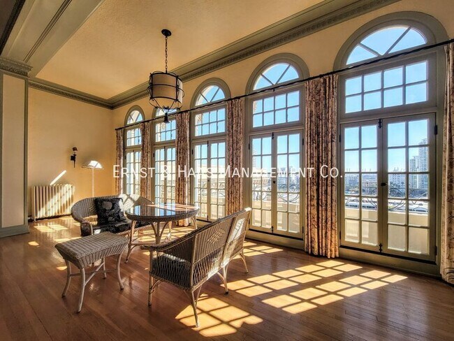 Building Photo - 315 W 3rd St