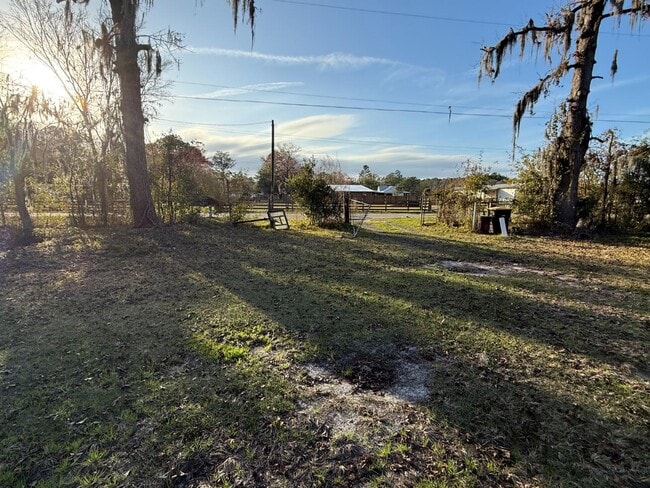 Building Photo - 503 Maple Ave