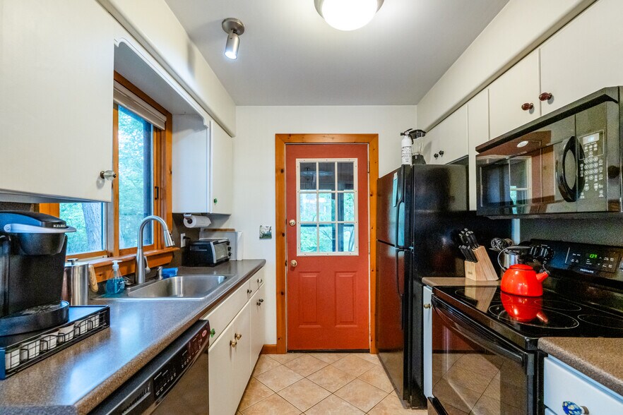 Building Photo - 7258 Beach Dr