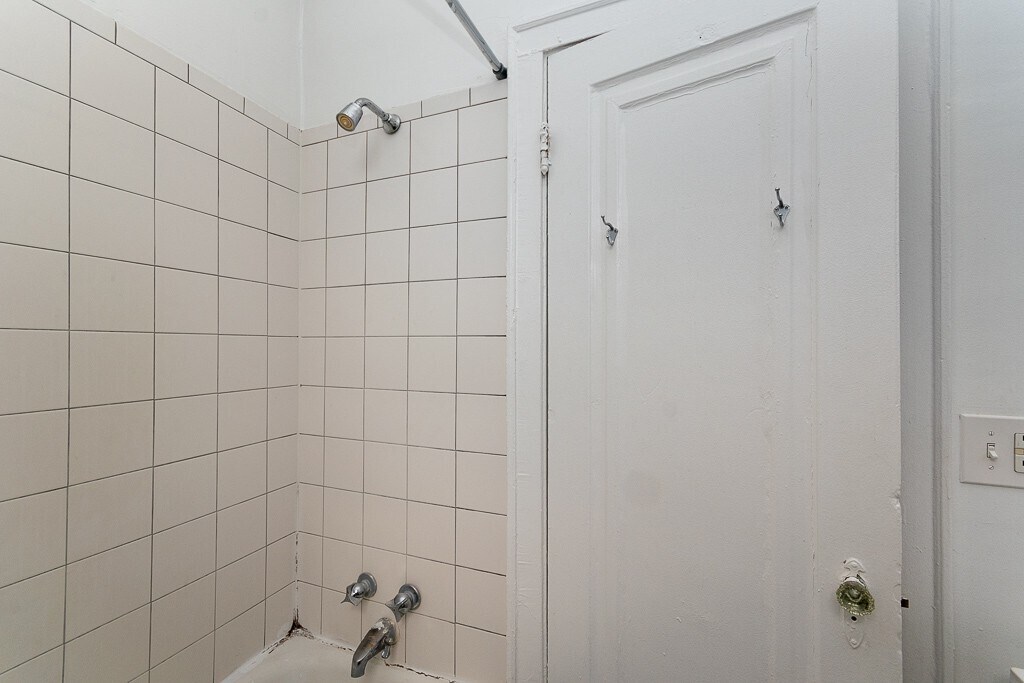 Building Photo - 4834 N Damen Ave