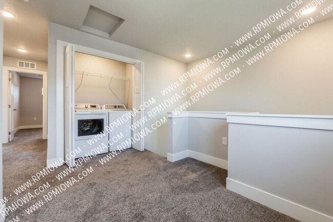 Building Photo - 706 Umbra Pl