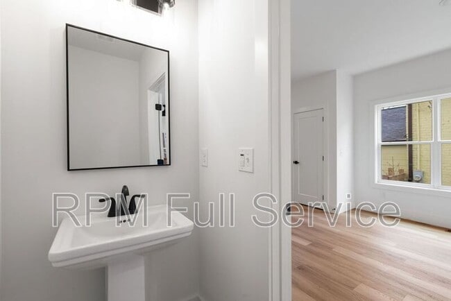 Building Photo - 1715 Heiman St