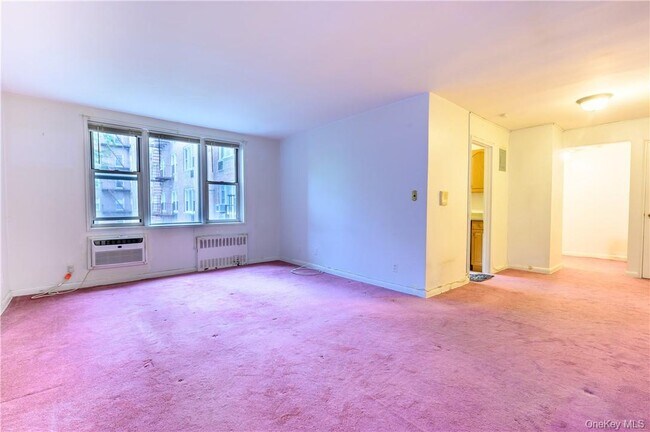 Building Photo - 3 Sadore Ln