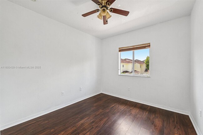 Building Photo - 2456 SE 19th Ct