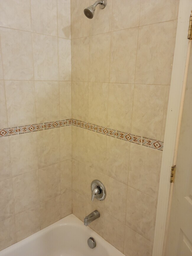 Building Photo - 102 11th Ave W