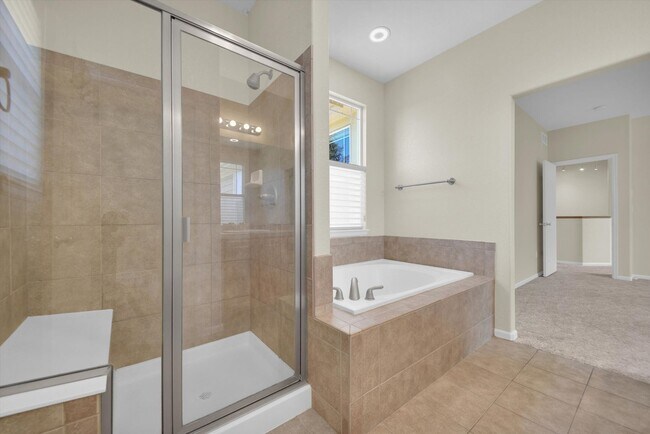 Building Photo - Modern 2-Bed, 3-Bath Home in The Village a...