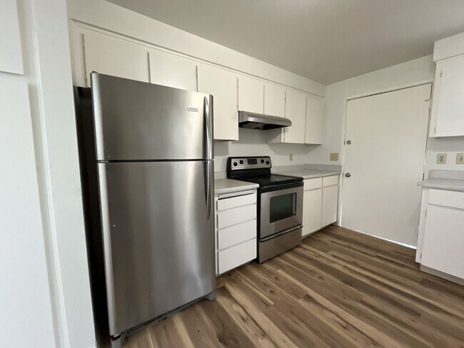 Building Photo - Spacious 3-Bedroom Home in Prime highly sought-after West Linn community