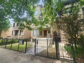 Building Photo - 1412 N Kedzie Ave