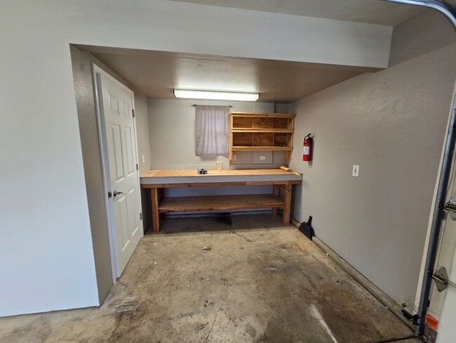 Building Photo - Cute 2 Bedroom House with Lovely Pond and ...