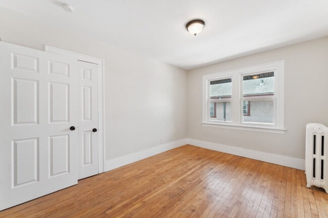 Building Photo - 987 Dayton Ave