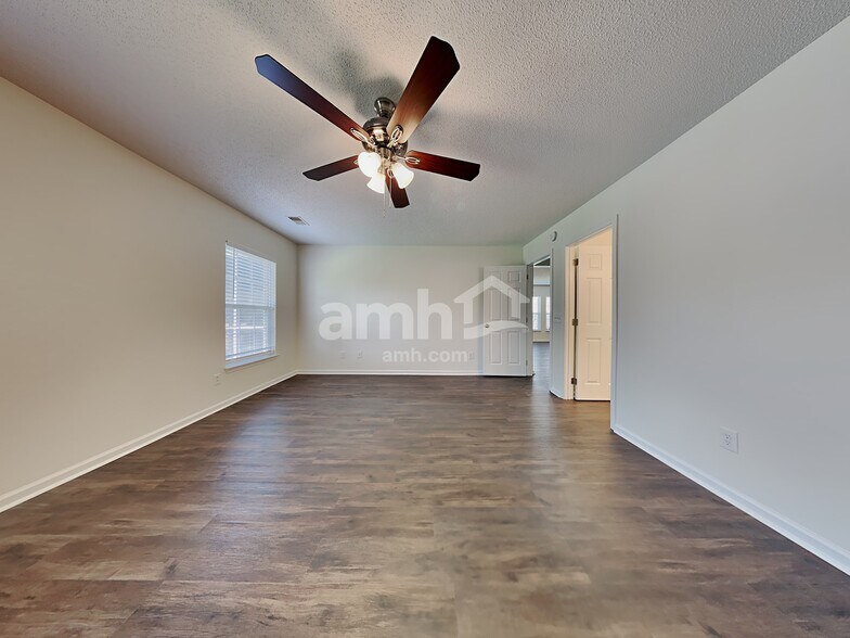 Building Photo - 118 Larkspur Dr