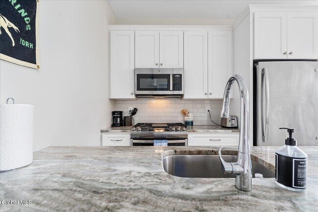 Building Photo - 77 Van Dam St