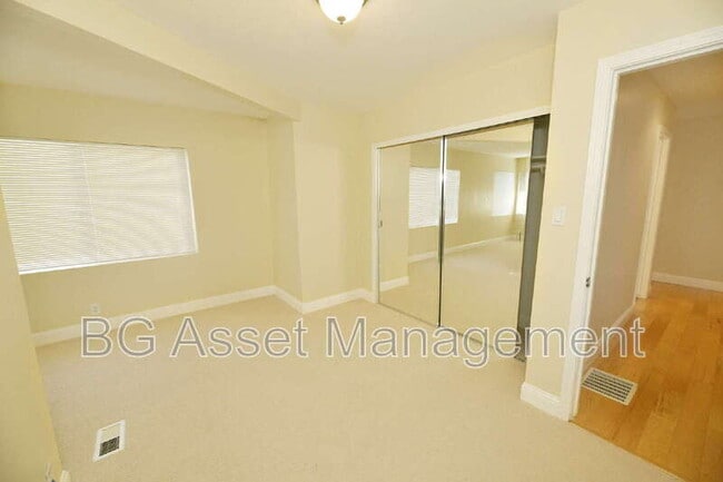 Building Photo - 3830 Twin Oaks Way