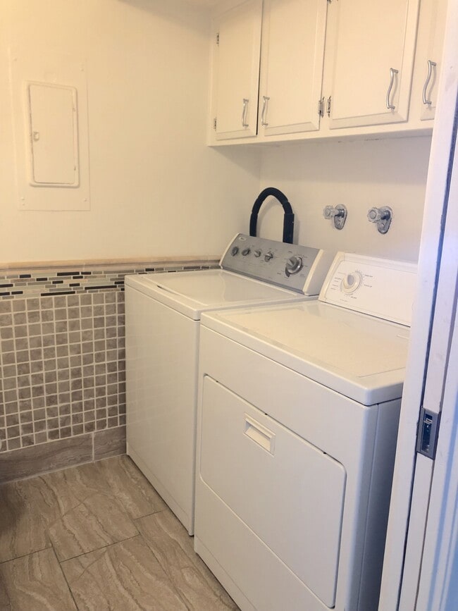 Building Photo - 23914 De Ville Way