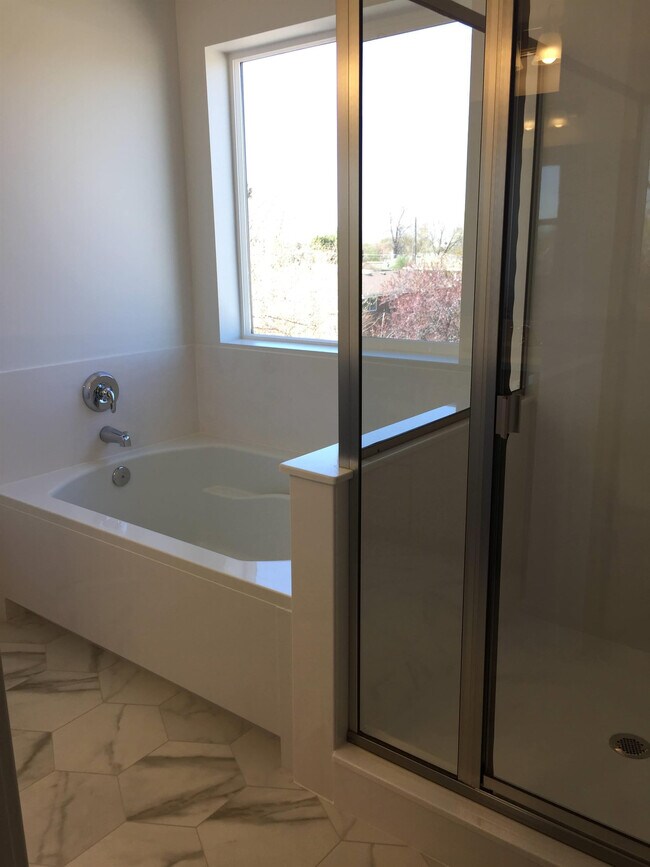 Building Photo - 754 E 950 N